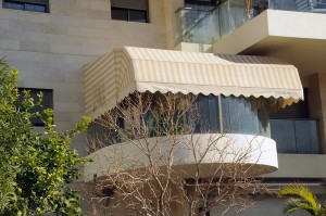 סוכך מרקיזה עם חלק קבוע - סככות נועה