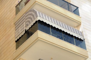 סוכך מרקיזה עם חלק קבוע - סככות נועה