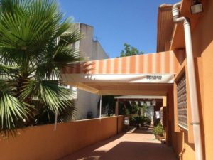 סוכך לרכב ולחנייה