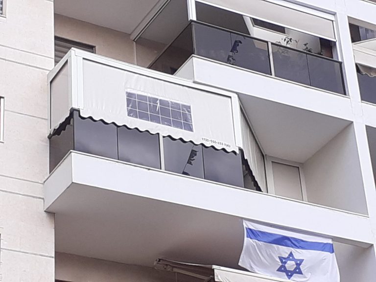 קיץ לוהט עם סככות נועה